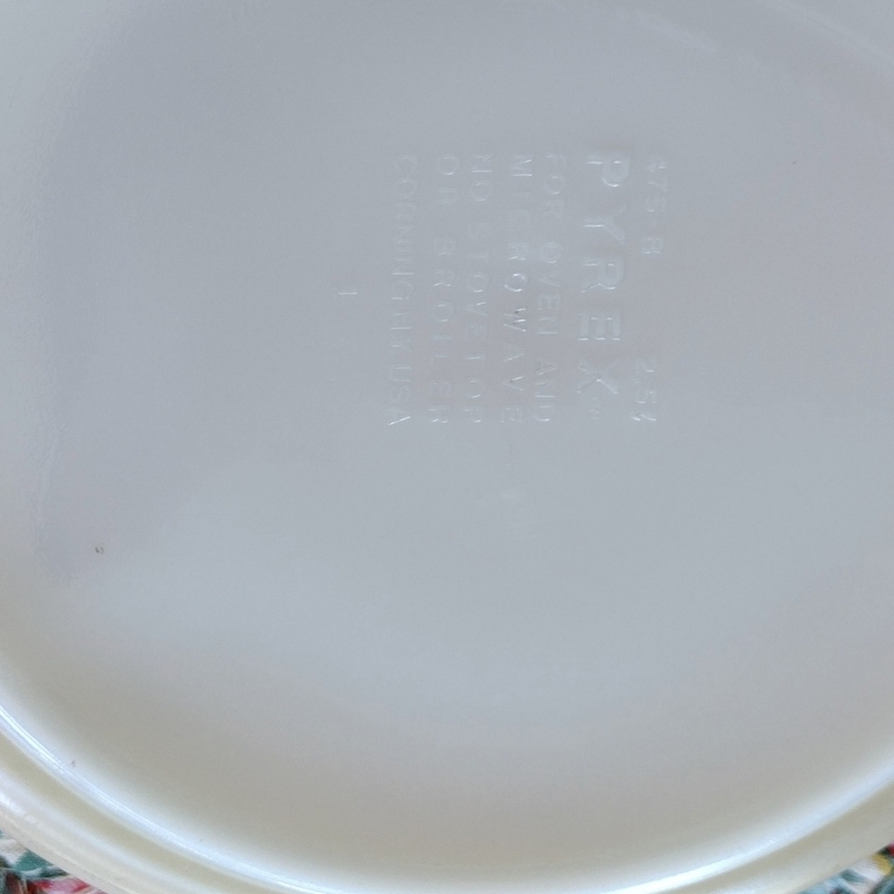 Pyrex Homestead 475-B 2.5L Beige with Brown Scrollwork and with Clear Lid - Picture 4 of 15